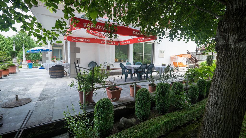 Guest House Hodak Rakovica Exteriér fotografie
