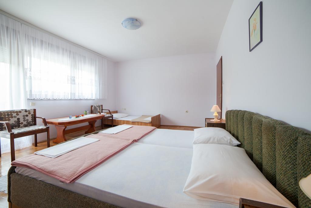 Guest House Hodak Rakovica Exteriér fotografie