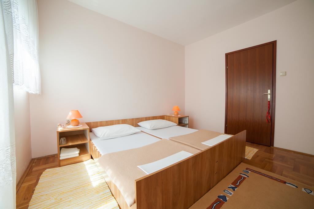 Guest House Hodak Rakovica Exteriér fotografie