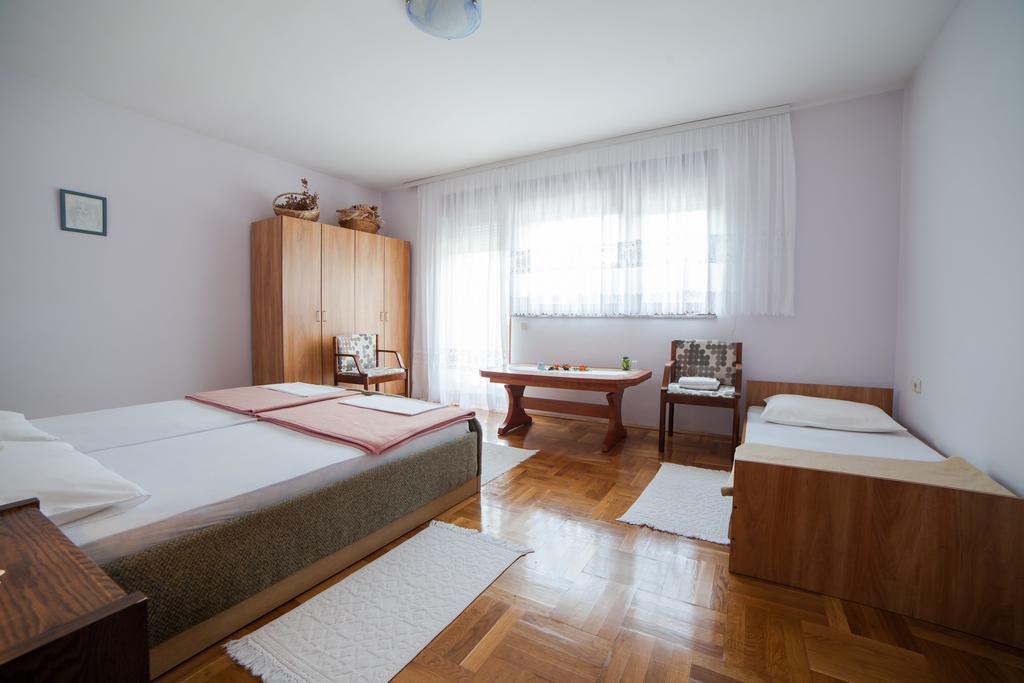 Guest House Hodak Rakovica Exteriér fotografie