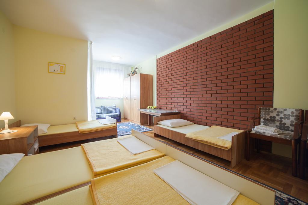 Guest House Hodak Rakovica Exteriér fotografie