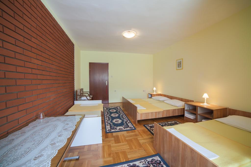 Guest House Hodak Rakovica Exteriér fotografie