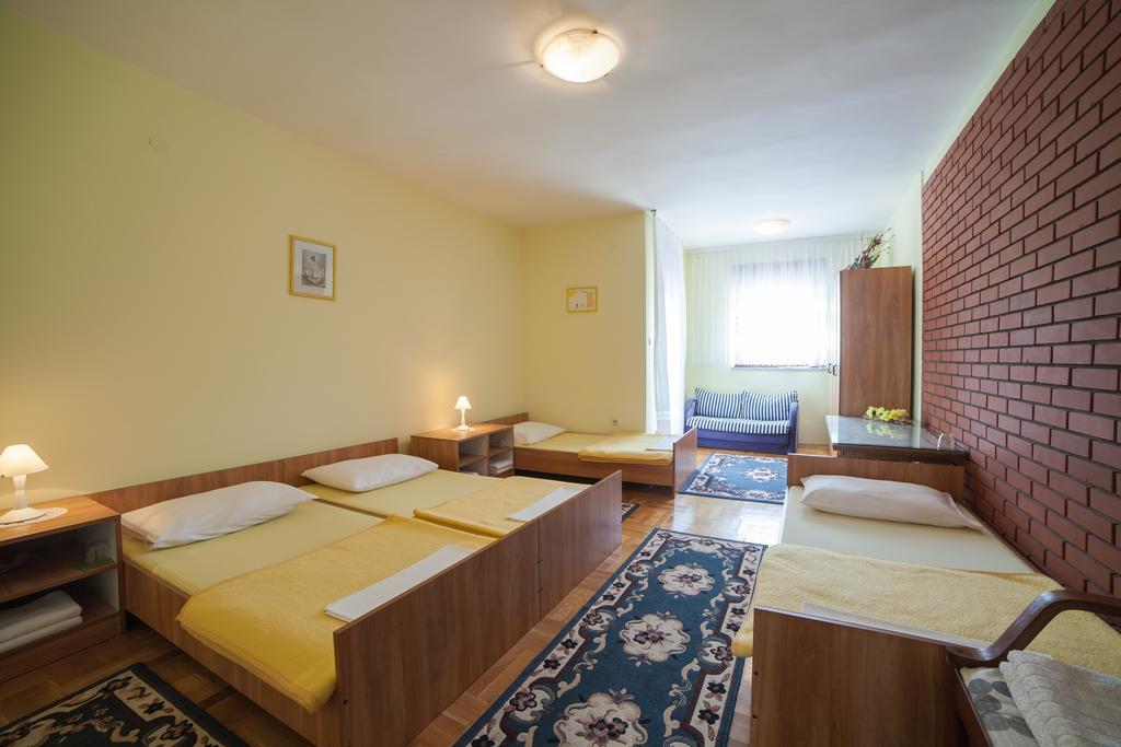 Guest House Hodak Rakovica Exteriér fotografie